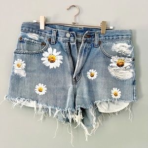 LF Furst of a Kind Levi’s Shorts (Daisy print)